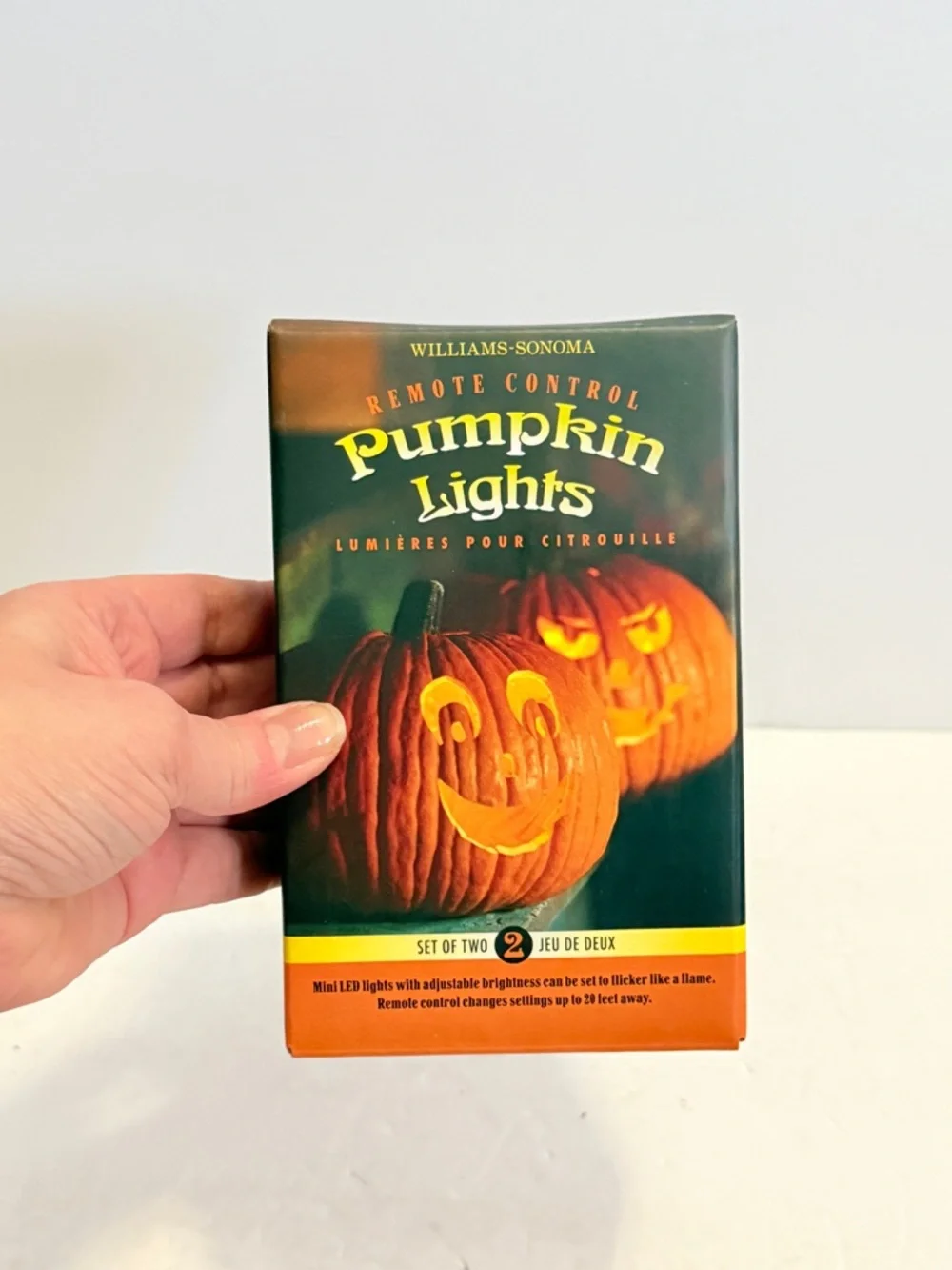 NWT Williams-Sonoma Remote Control LED Pumpkin Lights – Set of 2 Flickering